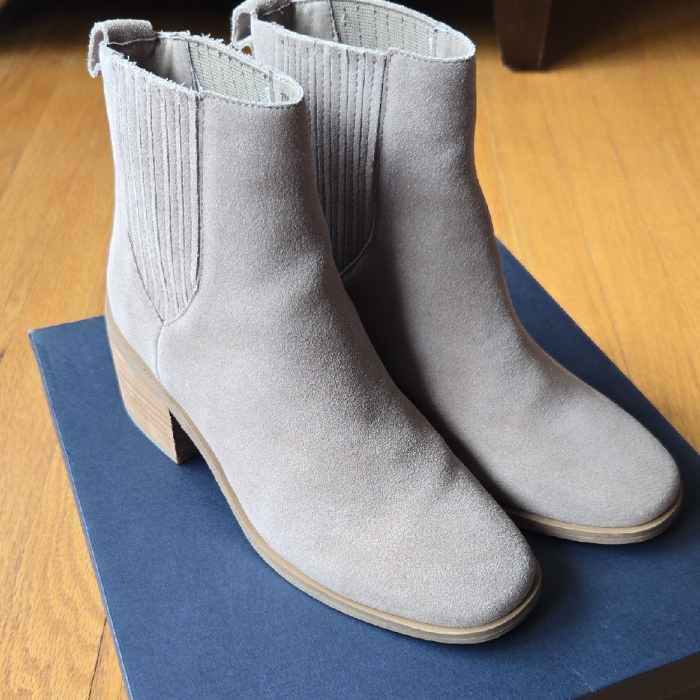 Splendid Amalie Beige Suede Chelsea Ankle Boots - Classic Women’s Block Heel